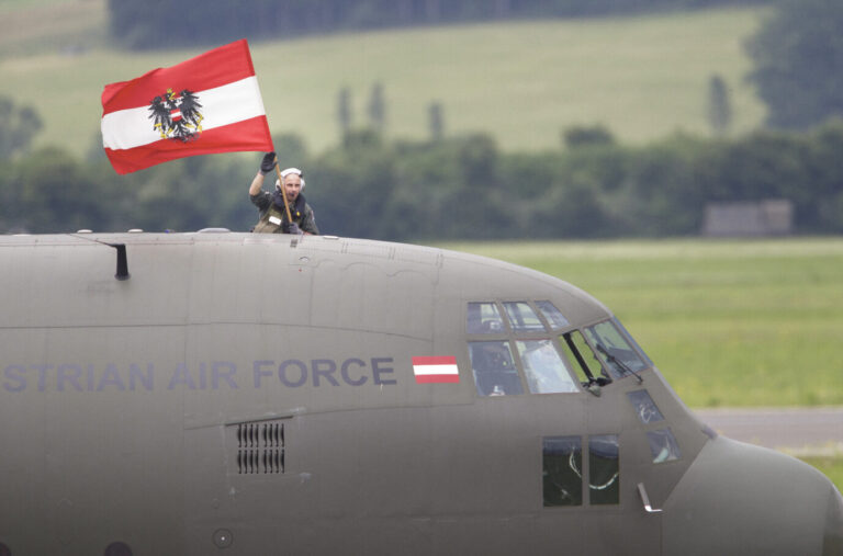 Das österreichische Bundesheer kann Staatsbürger nicht aus dem Nahen Osten nach Hause holen. Kein einziges Transportflugzeug ist einsatzbereit. Foto: picture alliance / ERWIN SCHERIAU / APA /