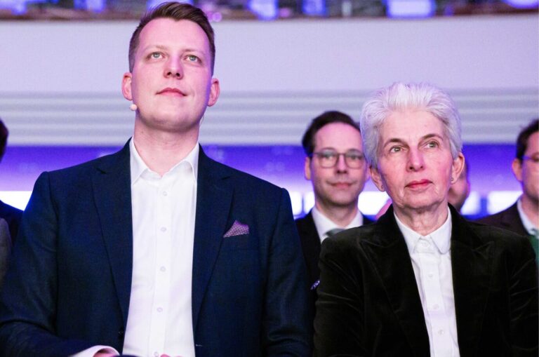 Henning Höne will FDP-Chef werden, Strack-Zimmermann zieht zurück.