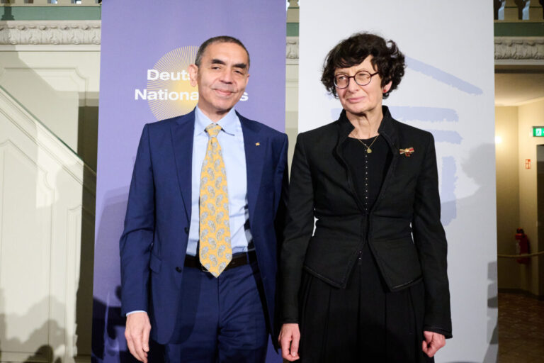 Die Biontech-Gründer Uğur Şahin und Özlem Türeci: Dank Corona-Impfung wurden sie zu Milliardären. (themenbild)