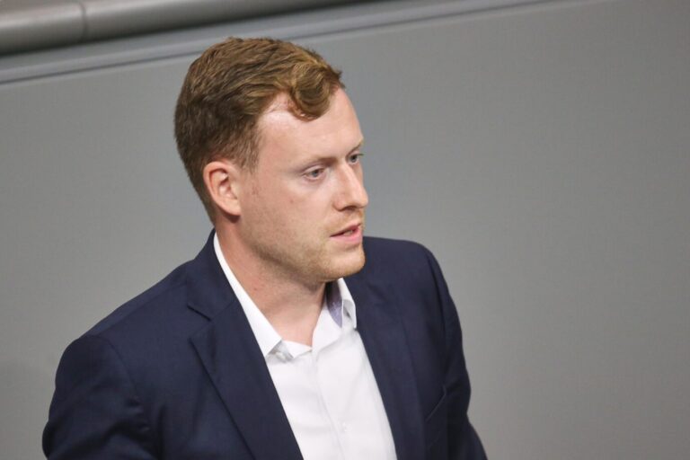 Berlin, Deutschland: Deutscher Bundestag: 20. Bundestagssitzung: Jan Wenzel Schmidt, AfD