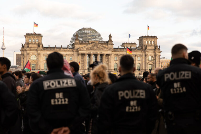 Die Mullahs schören nach dem Angriff auf den Iran Rache. Droht nun auch Deutschland der Terror? Foto: picture alliance / ZUMAPRESS.com | Michael Kuenne