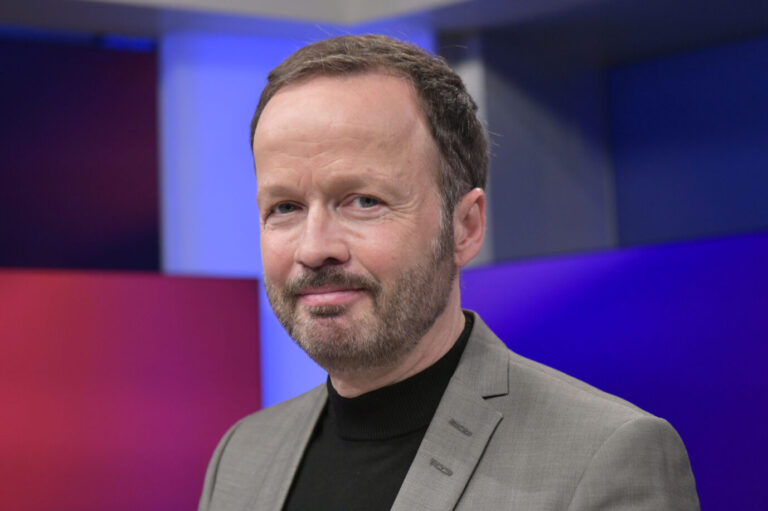Georg Restle in der ARD-Talkshow 'maischberger' im Studio Berlin Adlershof. Berlin, 14.10.2025.