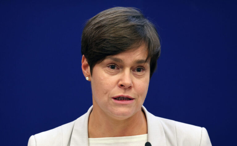 Eva-Maria Kröger (Linke), Oberbürgermeisterin von Rostock, will nichts mit AfD-Spendern zu tun haben. Foto: picture alliance/dpa | Bernd Wüstneck