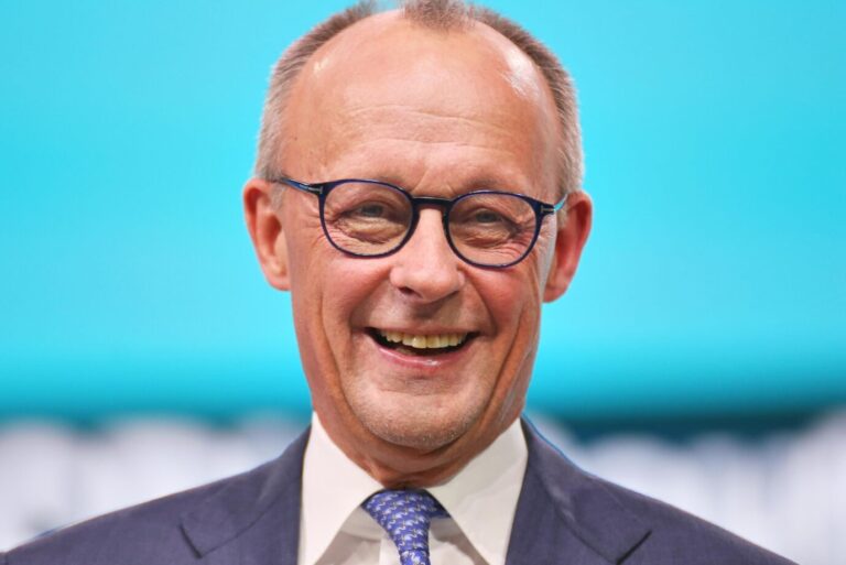 Merz macht sich über mit falschen Fakten über Trump lustig. Aber wer zuletzt lacht, lacht am besten.