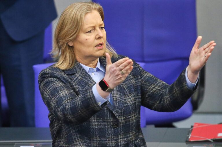 Bürgergeldempfänger vor Krankenversicherten: Arbeitsministerin Bärbel Bas setzt Prioritäten.