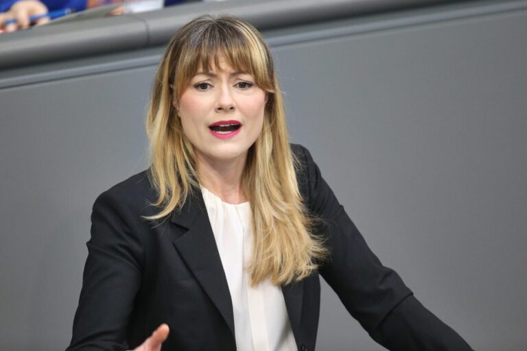 Will Iranern sichere Fluchtwege nach Deutschland schaffen: Clara Bünger, Linke. Foto: picture alliance / dts-Agentur | -