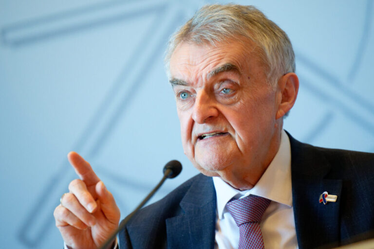 Herbert Reul, Innenminister des Landes Nordrhein-Westfalen (CDU), spricht bei einer Pressekonferenz polizeilichen Kriminalstatistik 2025.