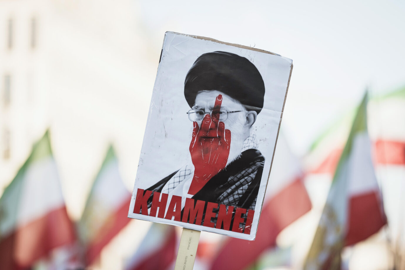 Ein Plakat von dem getöteten iranischen Oberhaupt Ali Khamenei: verantwortlich für die Verfolgung Oppositioneller wie Bahrami.