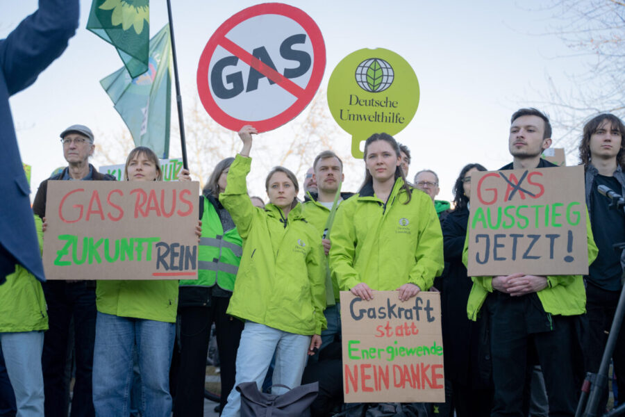 Klimaradikale in Berlin: Mitglieder des BUND und der DUH demonstrieren. Es droht ein Heizungsgesetz light.