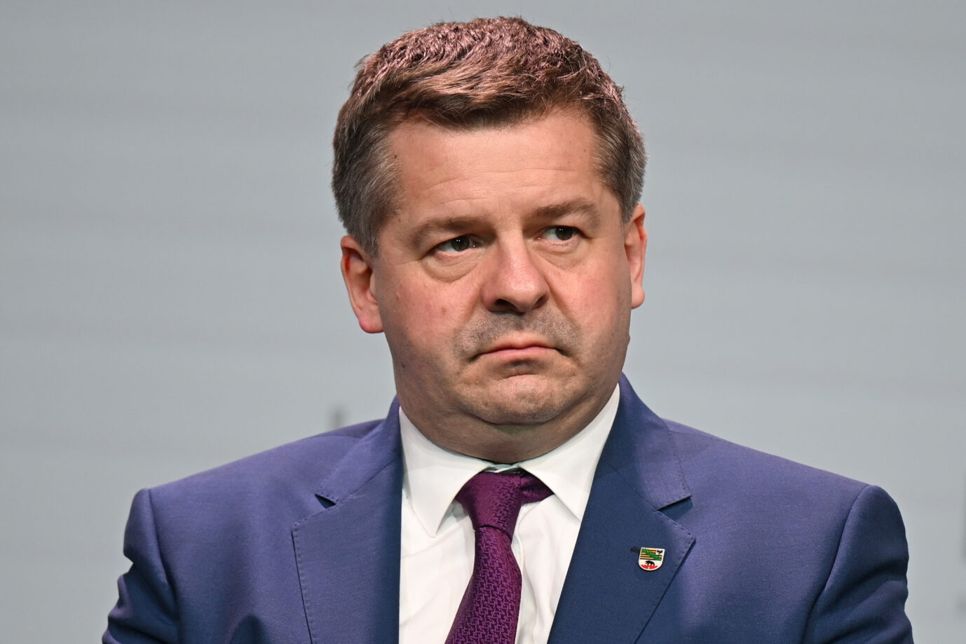 Sachsen-Anhalts Ministerpräsident Sven Schulze (CDU): Gibt Ex-Tokio-Hotel-Stars Übernachtungstipps. (Themenbild)