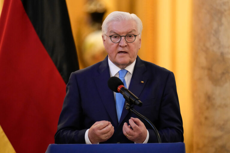 Meldete sich mit einem Gastbeitrag zu Wort: Bundespräsident Frank-Walter Steinmeier. Foto: picture alliance / ASSOCIATED PRESS | Matias Delacroix