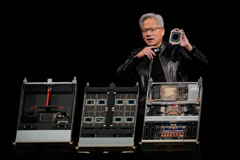 NVIDIA-CEO Jensen Huang stellt den neuen KI-Supercomputer "Vera Rubin" vor.
