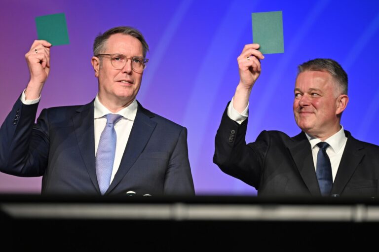 Oft einer Meinung: Der laut Umfragen alte Ministerpräsident Alexander Schweitzer (SPD, links) und der neue, Gordon Schnieder (CDU).