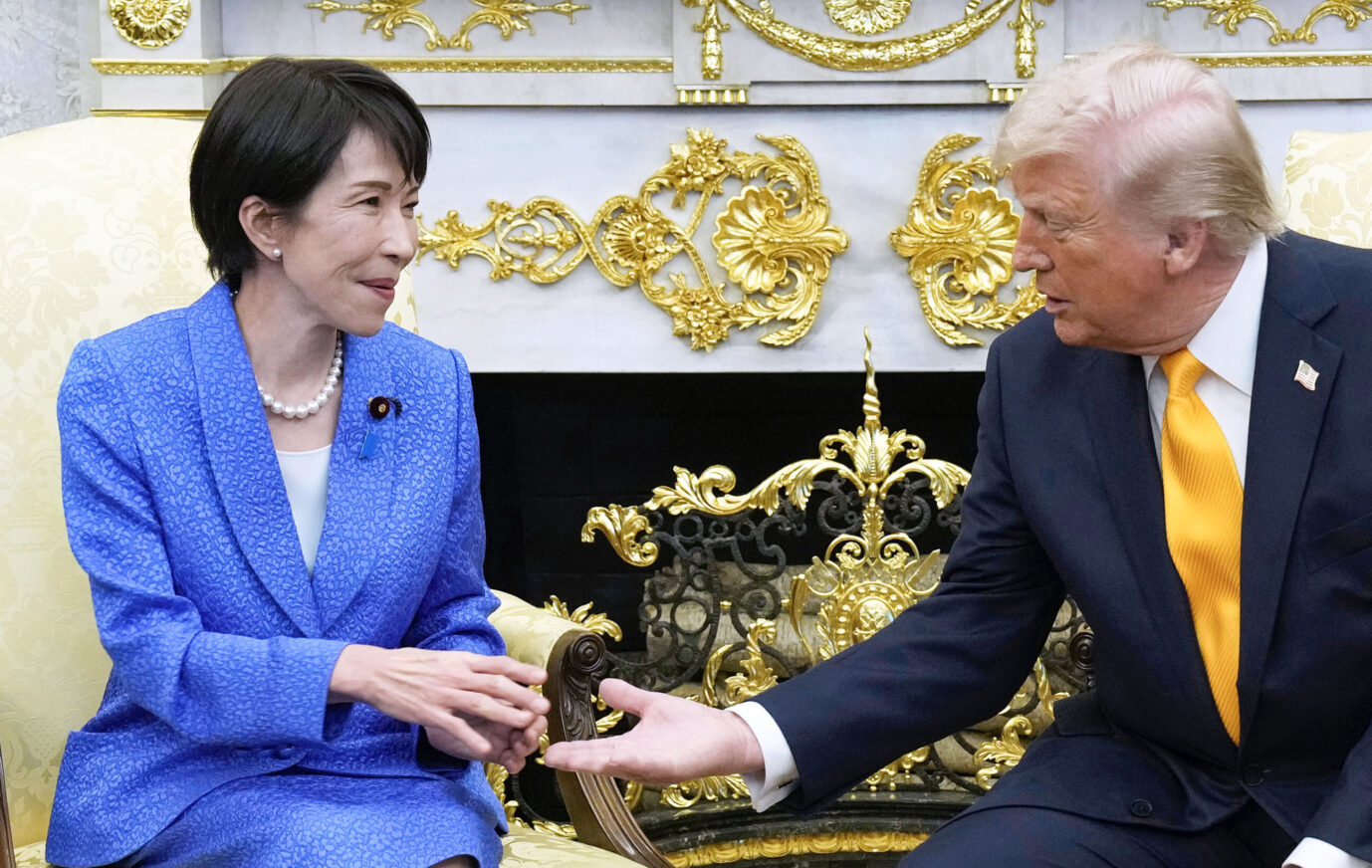 Japans Premierministerin Sanae Takaichi (l.) und US-Präsident Donald Trump wollen gemeinsam in Atomkraft investieren. Foto: picture alliance / Kyodo | -