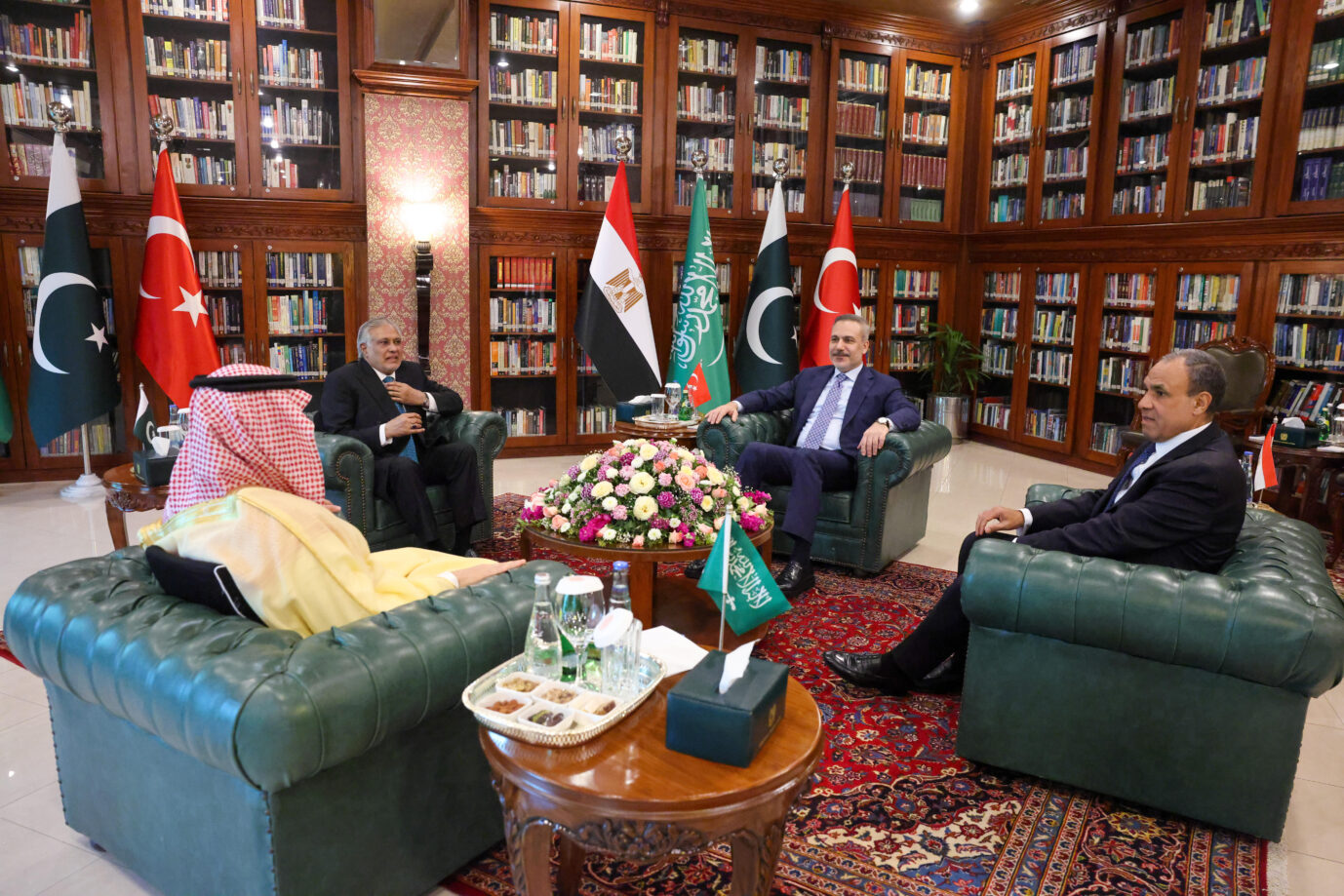 Treffen in Islamabad: Die Außenminister Pakistans, Saudi-Arabiens, Ägyptens und der Türkei sprechen über den Iran-Krieg.