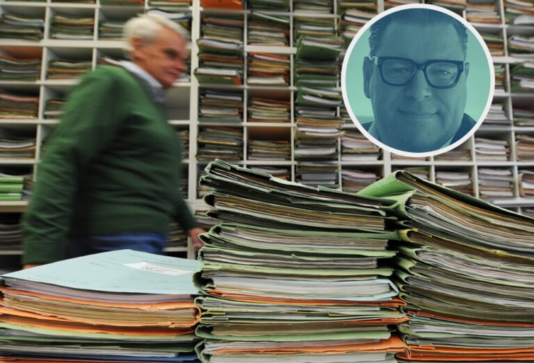 Deutschlands Behörden stecken noch im Papierzeitalter und versinken in Bürokratie.