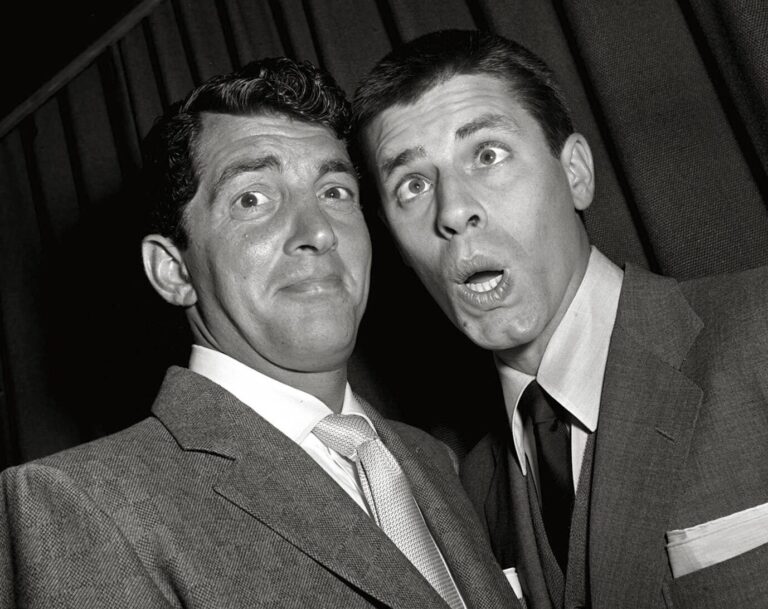 Eine schwarz-weiß-Fotografie zeugt das Filmduo Dean Martin und Jerry Lewis