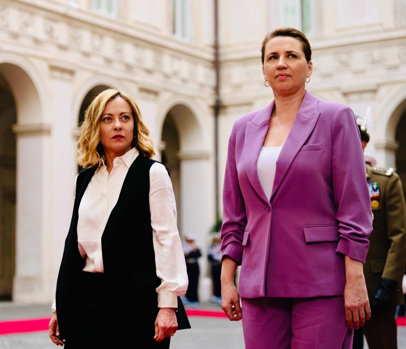 Wollen die Notbremse ziehen, bevor sich 2015 wiederholt: Georgia Meloni und Mette Frederiksen. Foto: IMAGO / ZUMA Press