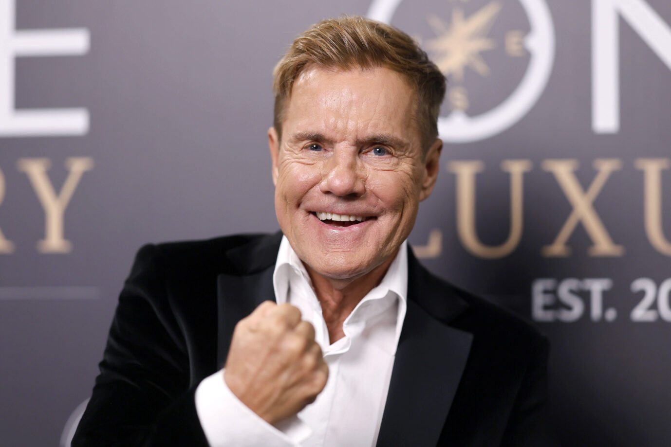 Geballte Faust: Dieter Bohlen ist „ein bisschen sauer“ auf deutsche Medien und mahnt sie ab.