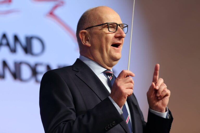Dirigiert die Demokratie in Brandenburg nach Gutdünken: Ministerpräsident Dietmar Woidke (SPD).
