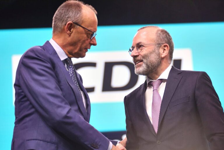 Und tschüss? Vor drei Wochen auf dem CDU-Parteitag zeigten sich Merz und EVP-Chef Weber noch einträchtig.