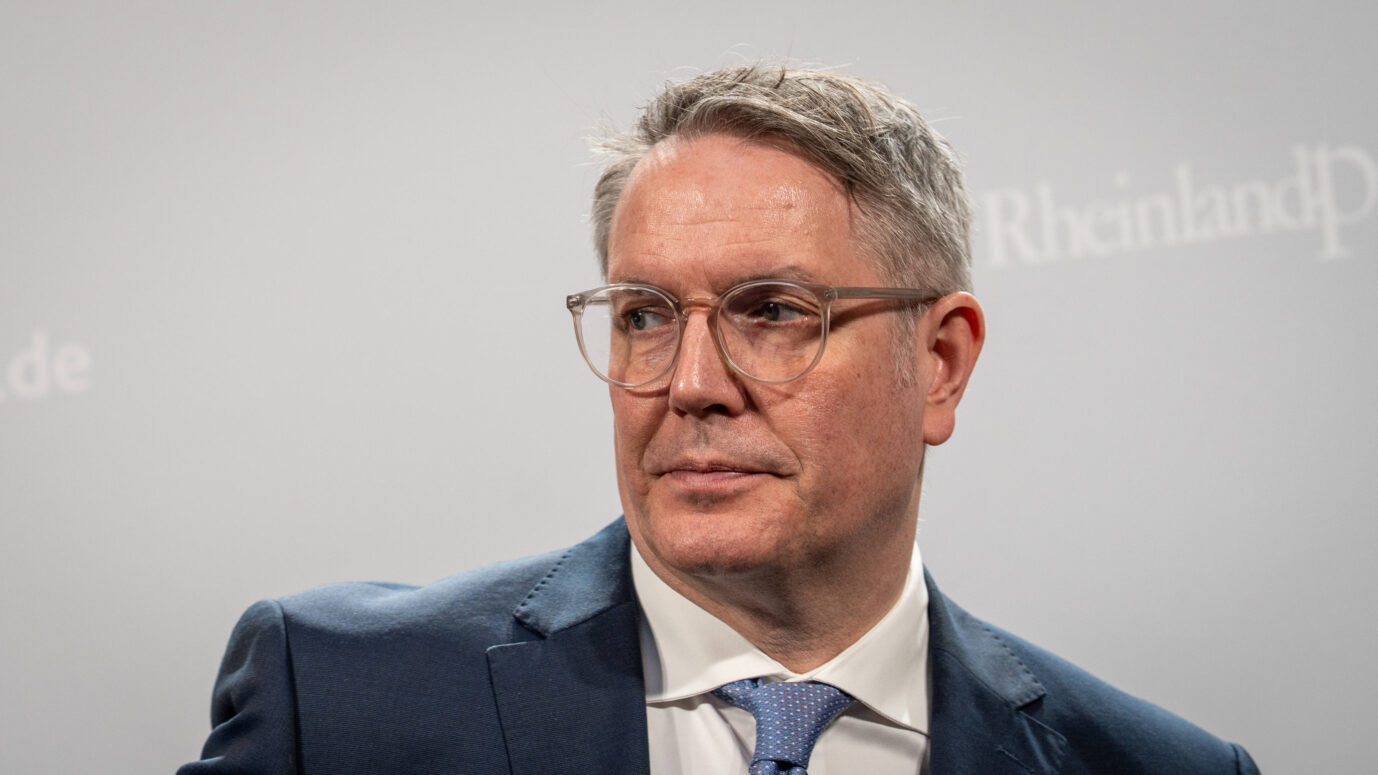 Gönnte einer Beamtin besonders brisanten Sonderurlaub: Alexander Schweitzer, Ministerpräsident Rheinland-Pfalz (SPD) Foto: IMAGO / Chris Emil Janßen