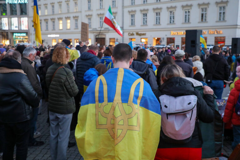 Mehr als 1,3 Millionen Ukrainer leben bereits in Deutschland. Darunter viele ukrainische Männer, die in ihrer Heimat eigentlich als wehrfähig gelten. Foto: IMAGO / EHL Media