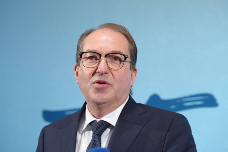 Wird von Migranten- und Asyl-NGOs heftig kritisiert: Bundesinnenminister Alexander Dobrindt (CSU). Foto: IMAGO / Political-Moments