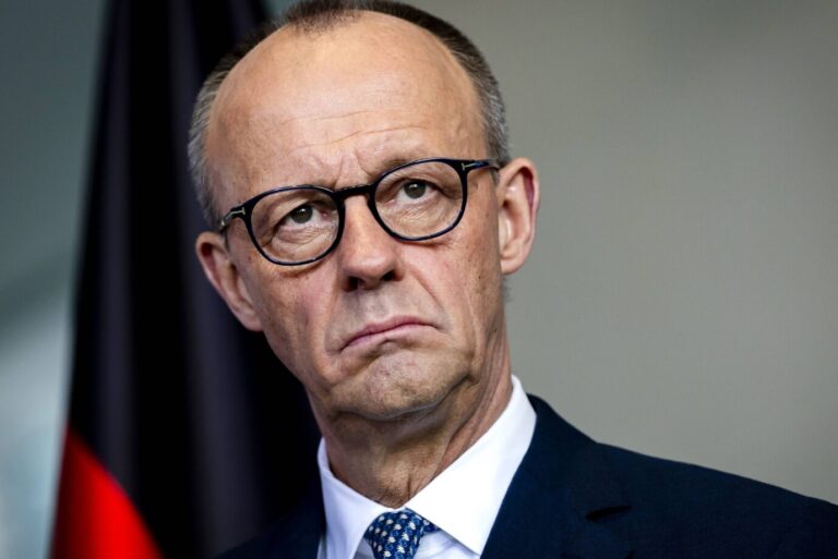 Ein gescheiterter Kanzler: Friedrich Merz führt Deutschland in den Sozialismus.