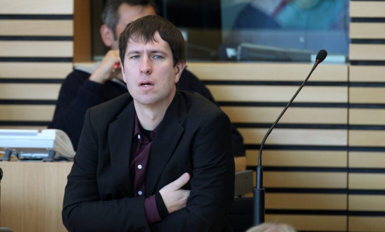 Der wegen Kinderporno-Besitz verurteilte Markus Gleichmann: Die Linkspartei fordert ihn jetzt zum Austritt auf. (Themenbild)