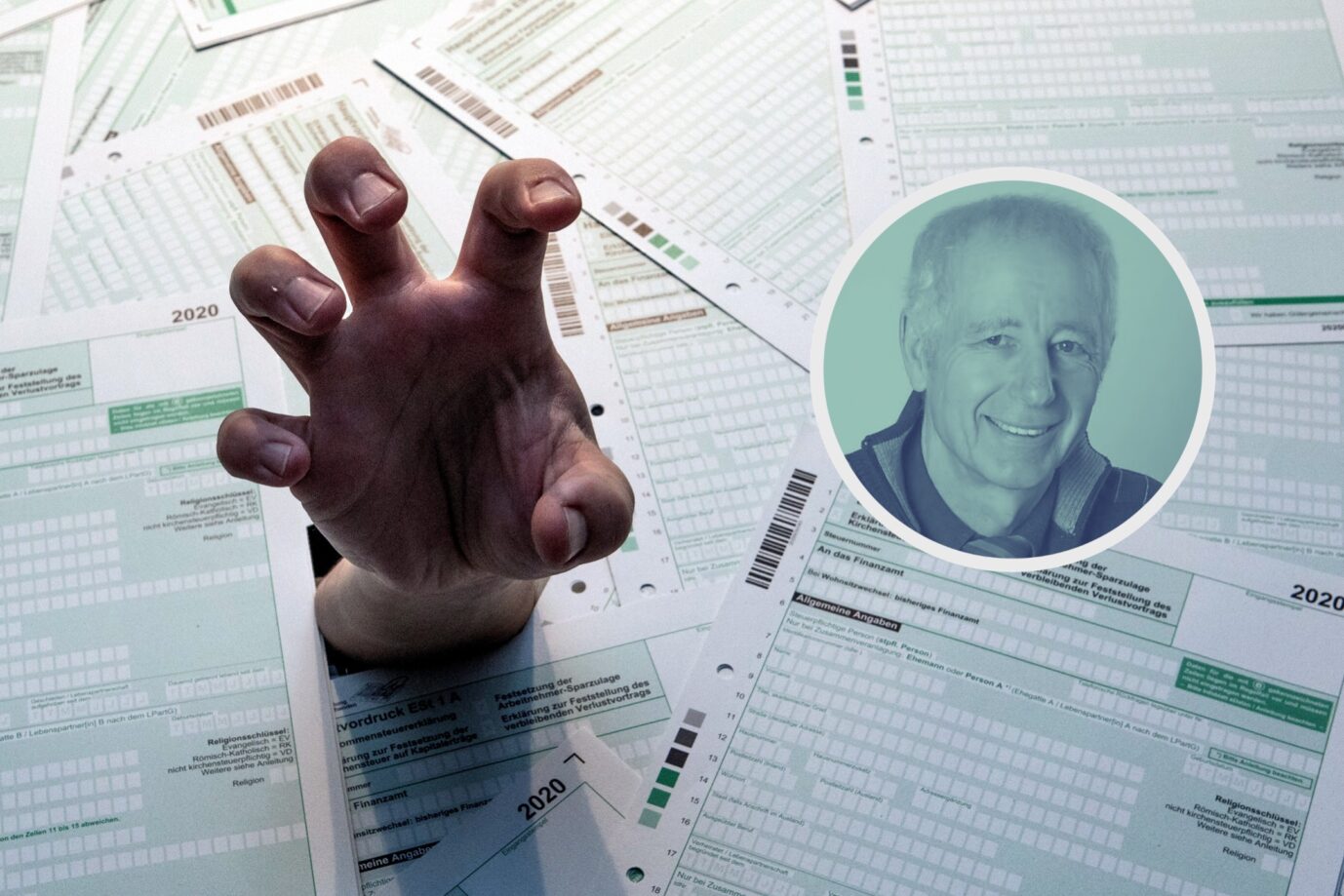 Eine Hand versinkt im Stapel von Einkommensteuererklärungen (Symbolbild): Deutschlands Spitzensteuersatz liegt deutlich überm OECD-Durchschnitt. (Themenbild)