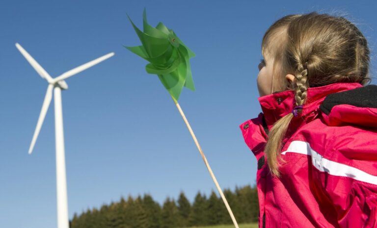 Kinder-Indoktrination an der Oberschule Schleife für einen Windpark im Wald.