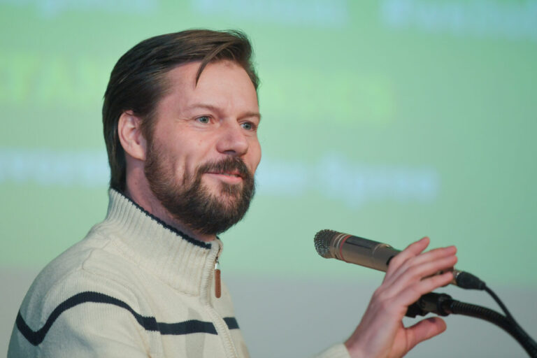 Wahlgewinner Matthias Rudolph (2019): Gegen Kandidat von SPD, CDU, Linkspartei und Grünen durchgesetzt. Foto: picture alliance/dpa | Patrick Pleul. Brandenburg.