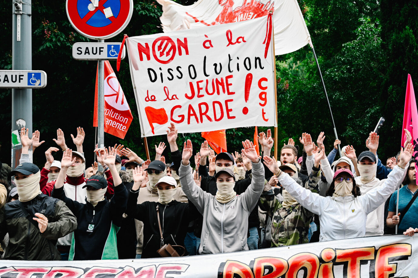 Sie ermordeten Quentin Deranque: Vermummte Linksextreme demonstrieren gegen das Verbot von Jeune Garde, Mai 2025.