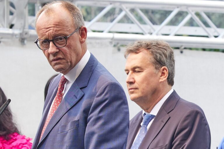 Neuwahlen? Der einflussreiche CDU-Abgeordnete Christian von Stetten (rechts) mit Bundeskanzler Friedrich Merz.