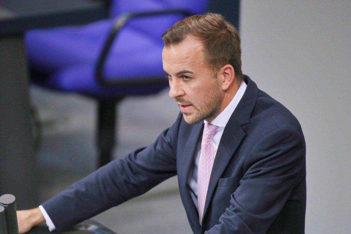 Berlin, Deutschland: Deutscher Bundestag: 33. Bundestagssitzung: Bastian Ernst, CDU. Er ist diesen Monat zum Präsidenten des Reservistenverbandes gewählt worden.