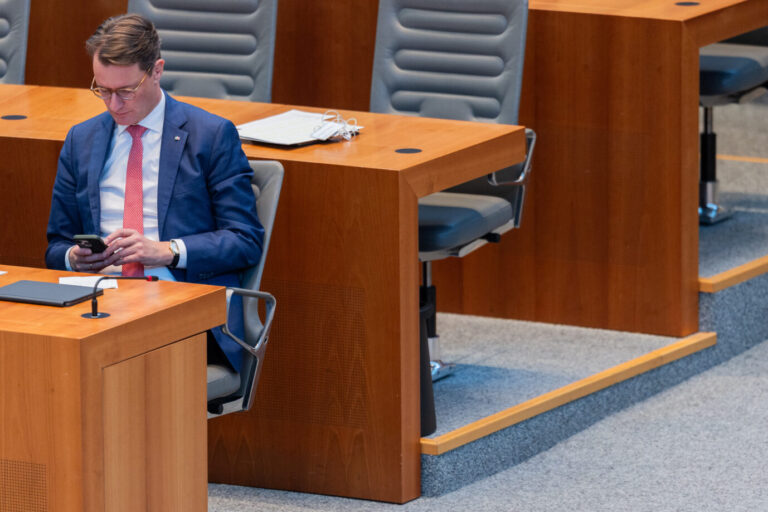 NRW-Ministerpräsident Hendrik Wüst (Archivbild): Denunziation einfach gemacht.