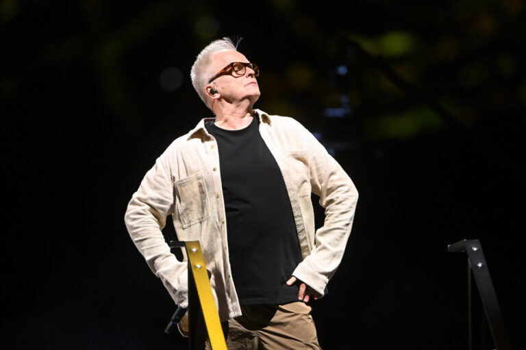 Herbert Grönemeyer live auf der Buehne am 14.02.2026 in Muenchen, Olympiahalle. Das Bild zeigt Saenger, Schauspieler, Komponist und Autor Herbert Grönemeyer, Groenemeyer, vollstaendiger Name ist Herbert Arthur Wiglev Clamor Grönemeyer.