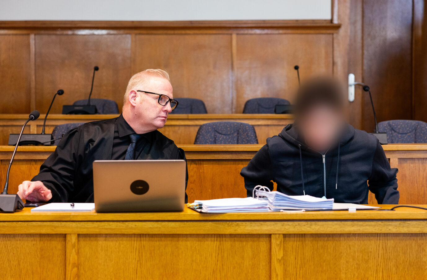 Ahmet G. (r.): Mord aus schlechter Laune und dennoch Freispruch wegen Mordes. Foto: picture alliance/dpa | Laszlo Pinter