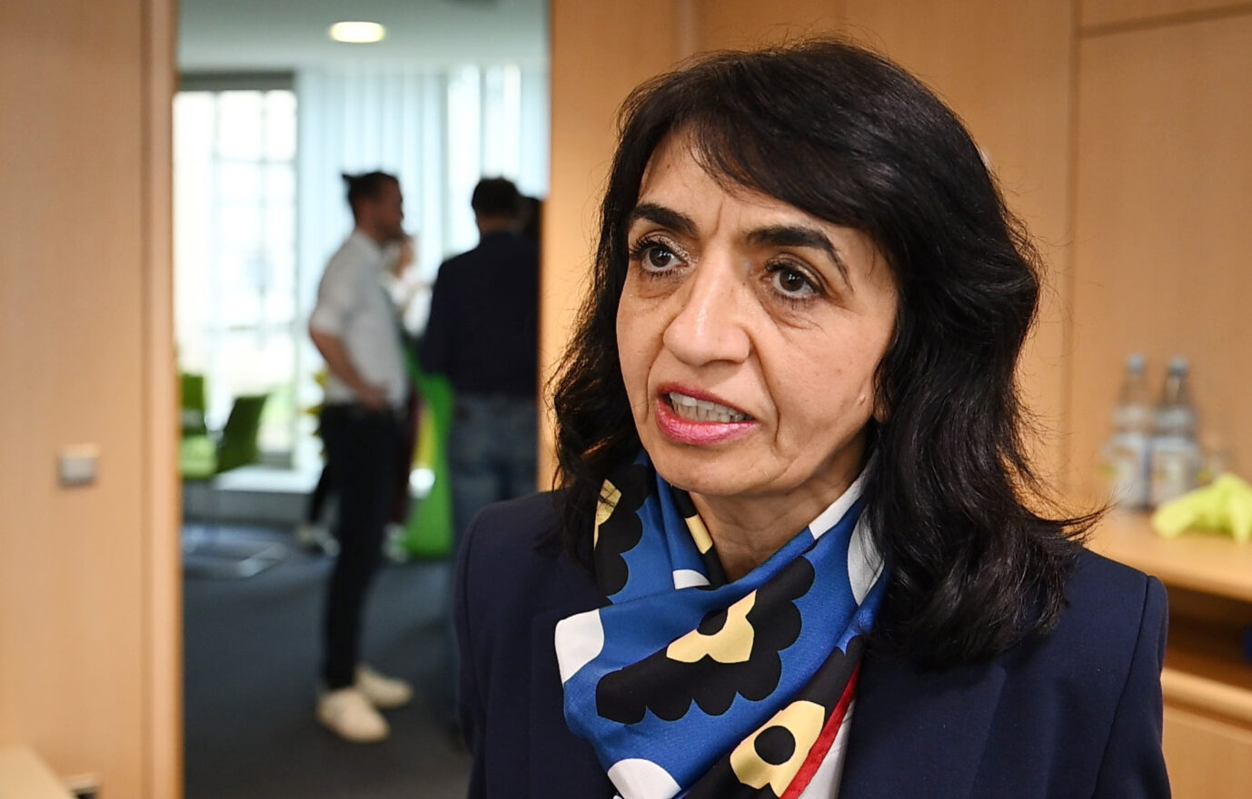 Warnt die AfD per Brief vor einer minderjährigen Influencerin: Muhterem Aras (Bündnis 90/Die Grünen), Präsidentin des Landtags von Baden-Württemberg. Foto: picture alliance/dpa | Marijan Murat