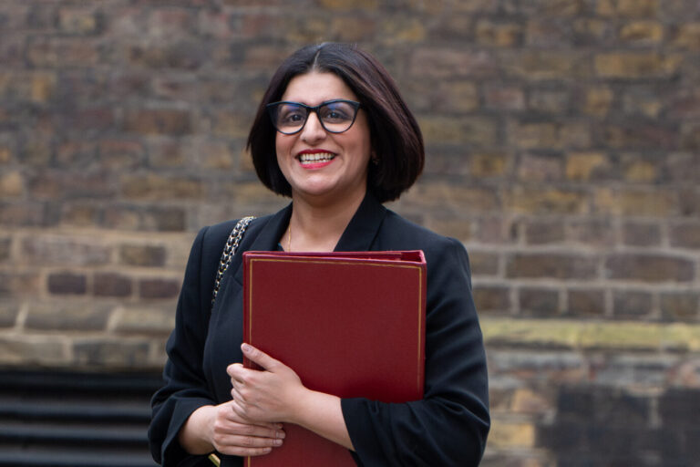 Großbritanniens Innenministerin Shabana Mahmood: „Jetzt werden die Polizisten das tun, was sie am besten können.“ (Themenbild)