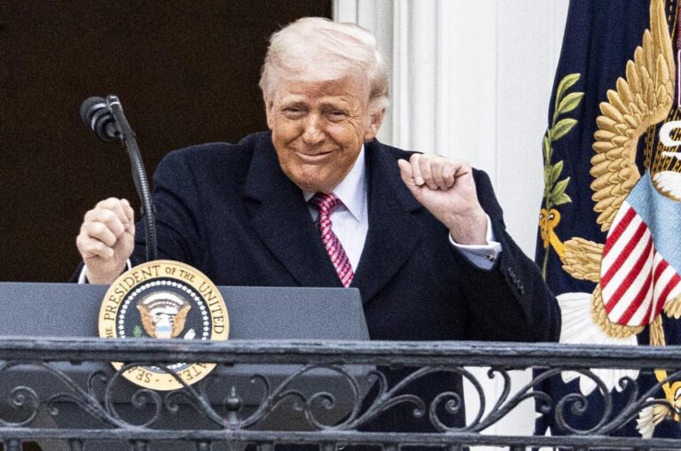 Donald Trump verkündet eine zweiwöchige Waffenruhe und die sofortige Öffnung der Straße von Hormus.