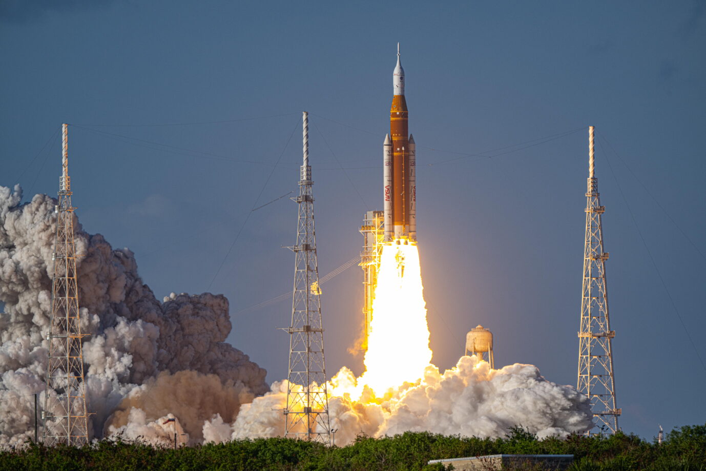 Mit dem geglückten Start der Artemis-Rakete beginnt ein neues Kapitel in der Raumfahrt. Foto: picture alliance / Sipa USA | Michael Cain Jr.