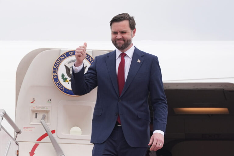 Er soll die Gespräche mit den Mullahs für die USA führen: Trumps Vize JD Vance. Foto: picture alliance / ASSOCIATED PRESS | Jacquelyn Martin