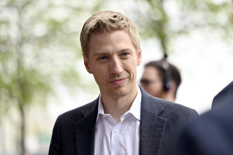 Politiker Dominik Krause (Grüne), designierter Oberbürgermeister von München, bei der Eröffnung eines neuen Bürogebäudes für 2500 Mitarbeiter von Amazon in der Parkstadt Schwabing. München, 16.04.2026