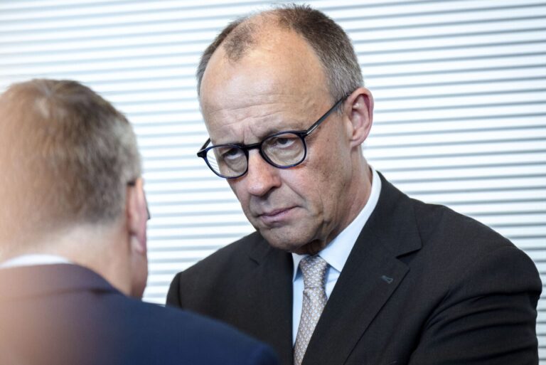 Stinksauer auf die SPD: Friedrich Merz am Dienstag in der Fraktionssitzung von CDU und CSU.