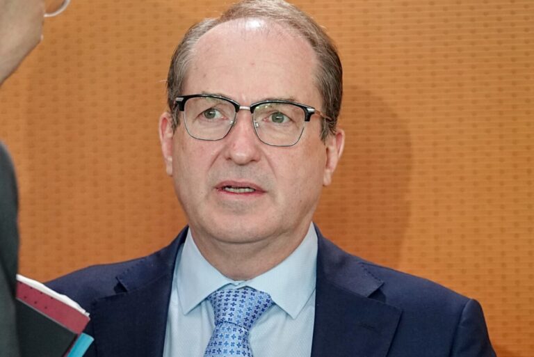 Kaum noch Abschiebungen: Innenminister Alexander Dobrindt (CSU).