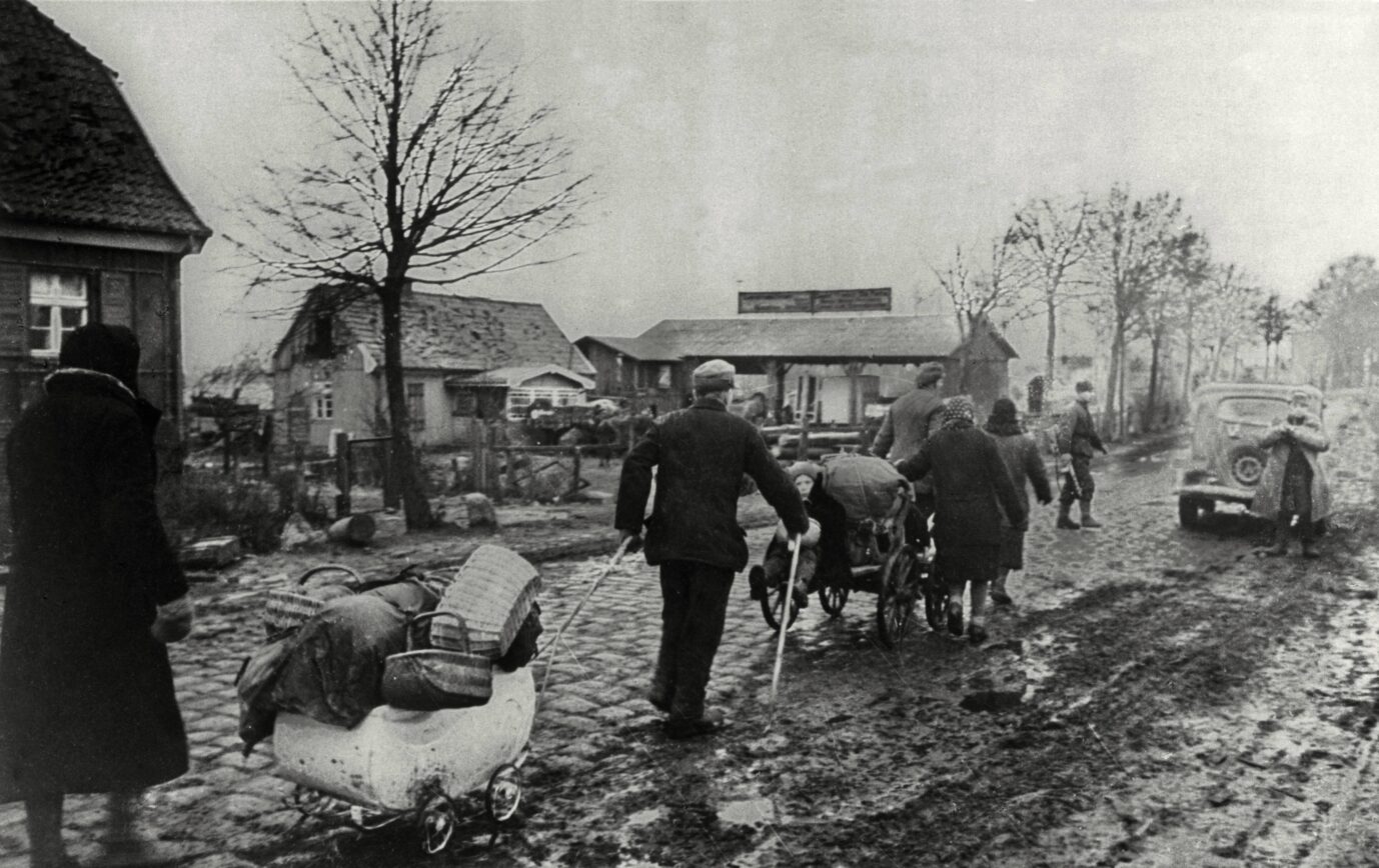 Flucht aus den deutschen Ostgebieten (undatiert). Foto: picture alliance / akg-images | akg-images. Die Vertriebenen spielen kaum noch eine Rolle.