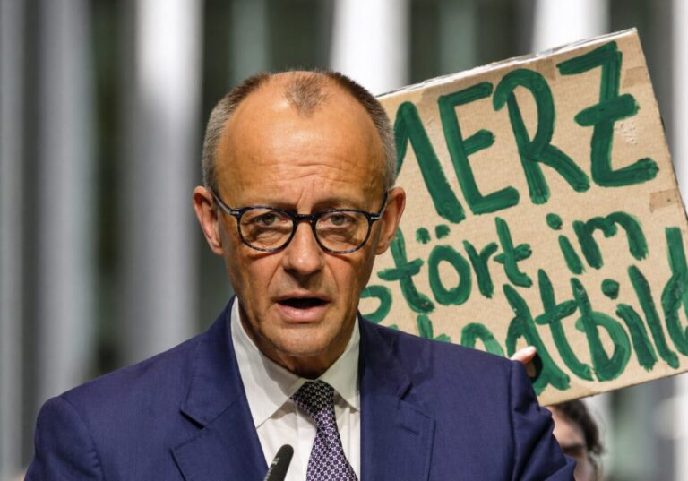 Erlebt einen neuen Tiefpunkt.Kanzler Friedrich Merz (CDU). Foto: picture alliance/dpa | Florian Wiegand / IMAGO / Hartenfelser