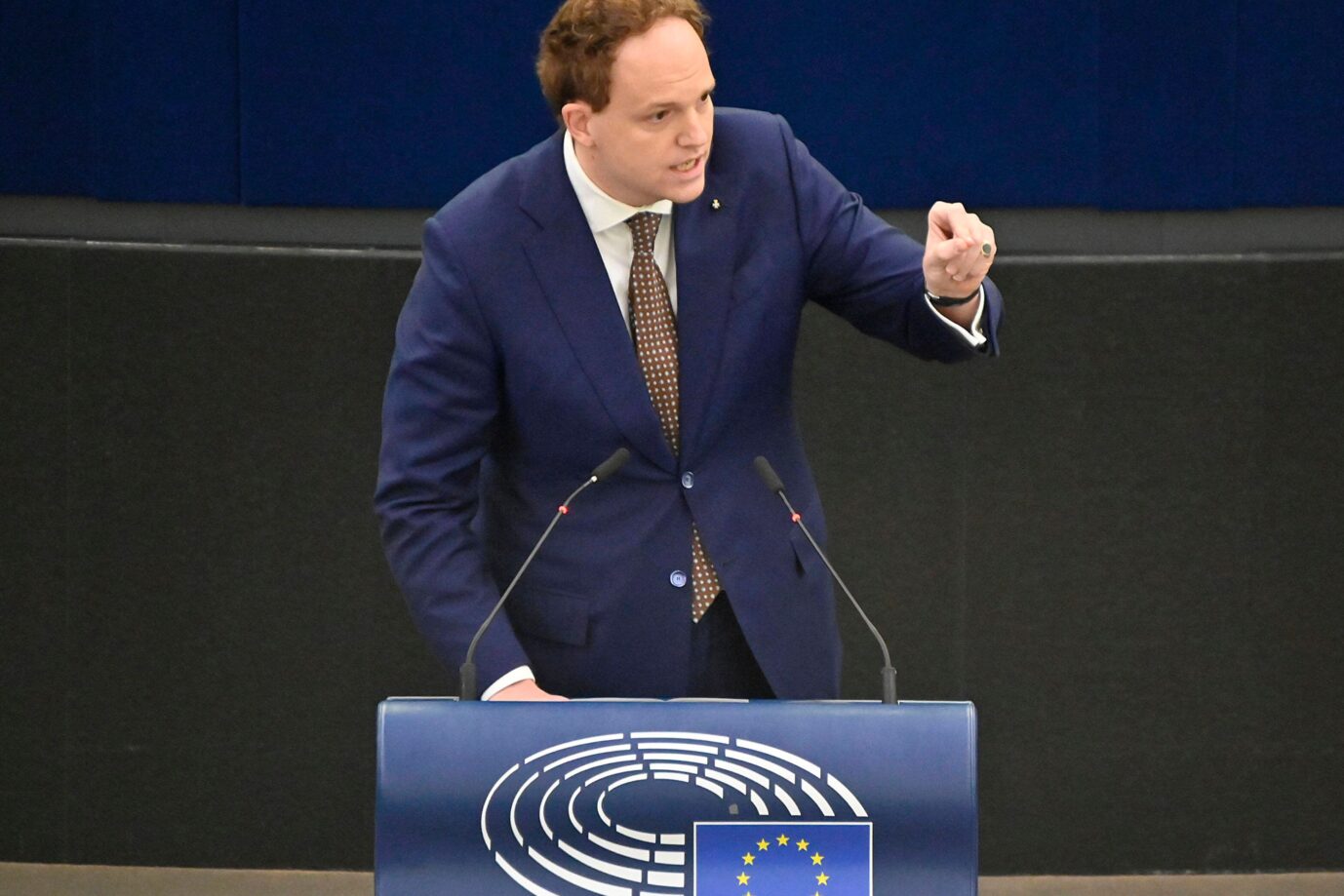 EU-Abgeordneter Ernő Schaller-Baross (Fidesz-Partei): schießt im Europäischen Parlament gegen Einmischungen aus Brüssel. Foto: IMAGO / Future Image